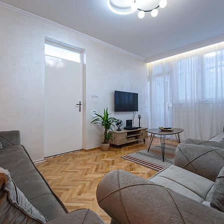 Clock Tower Lux Apartment ポドゴリツァ エクステリア 写真