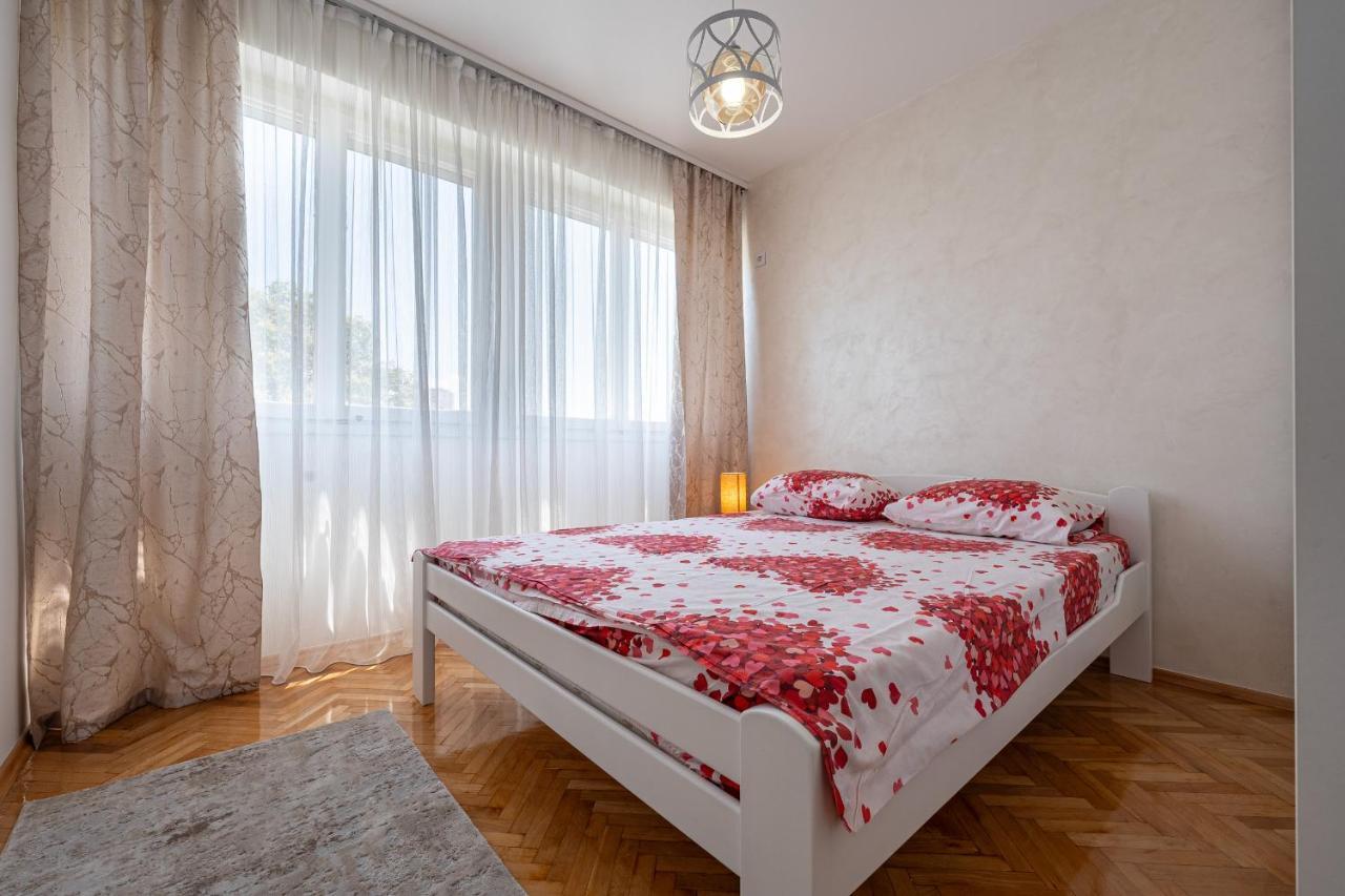 Clock Tower Lux Apartment ポドゴリツァ エクステリア 写真