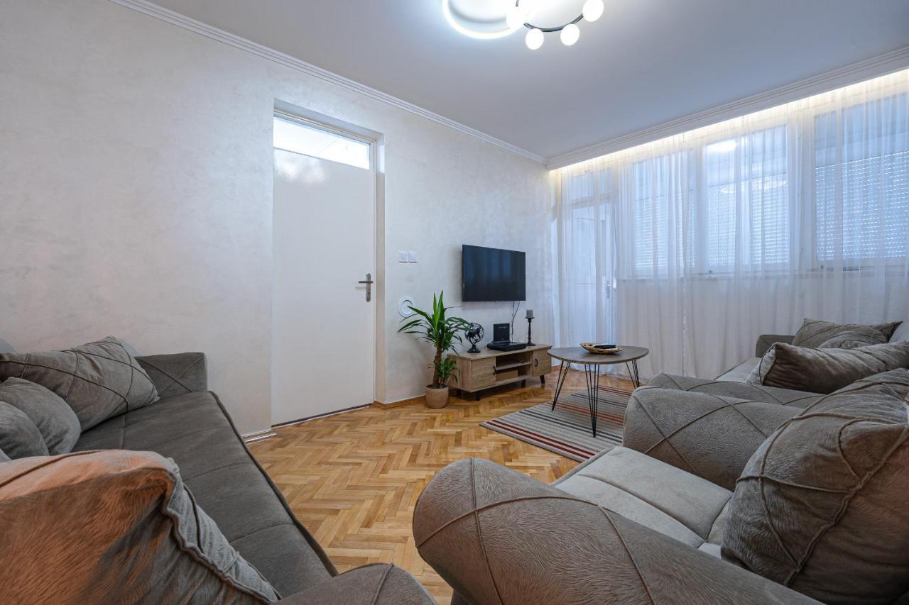 Clock Tower Lux Apartment ポドゴリツァ エクステリア 写真