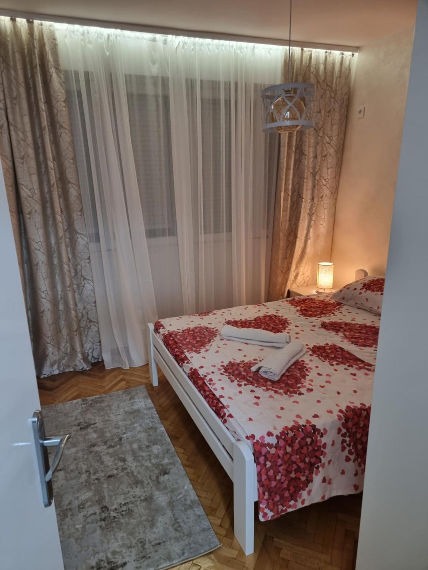 Clock Tower Lux Apartment ポドゴリツァ エクステリア 写真